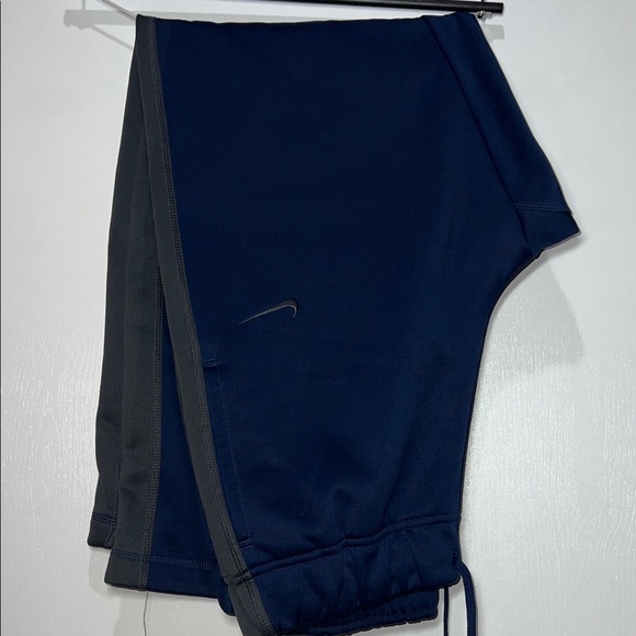 Nike Fleece Therma-Fit Sweatpants in Navy with Gray Stripe Woman’s L - Picture 1 of 7